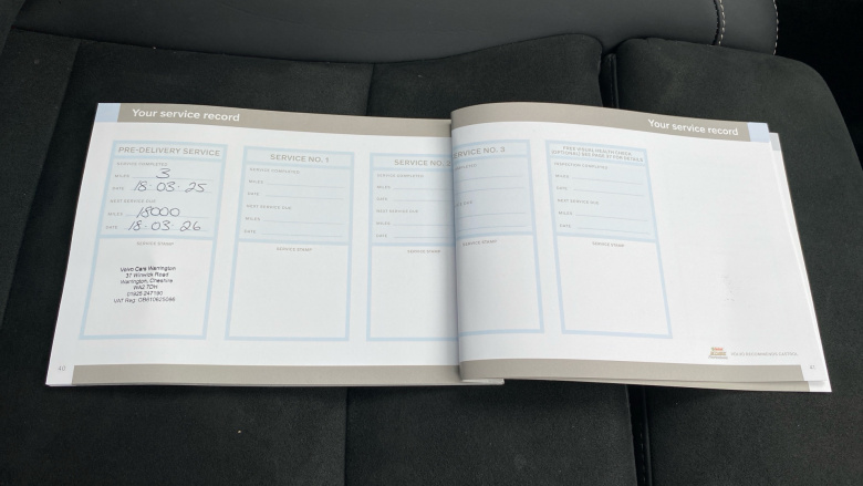 Volvo XC40 2.0 B4P Plus Dark 5dr Auto Petrol Estate